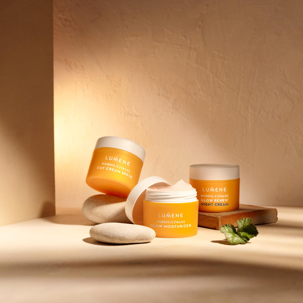 LUMENE Nordic-C [VALO] Day Cream SPF 15 | Hydrates and Boosts Radiance | Protection Against UVA/UVB | Arctic Cloudberry, Hyaluronic Acid & Vitamin C | Lightweight Daily Moisturizer | Vegan | 50 ml