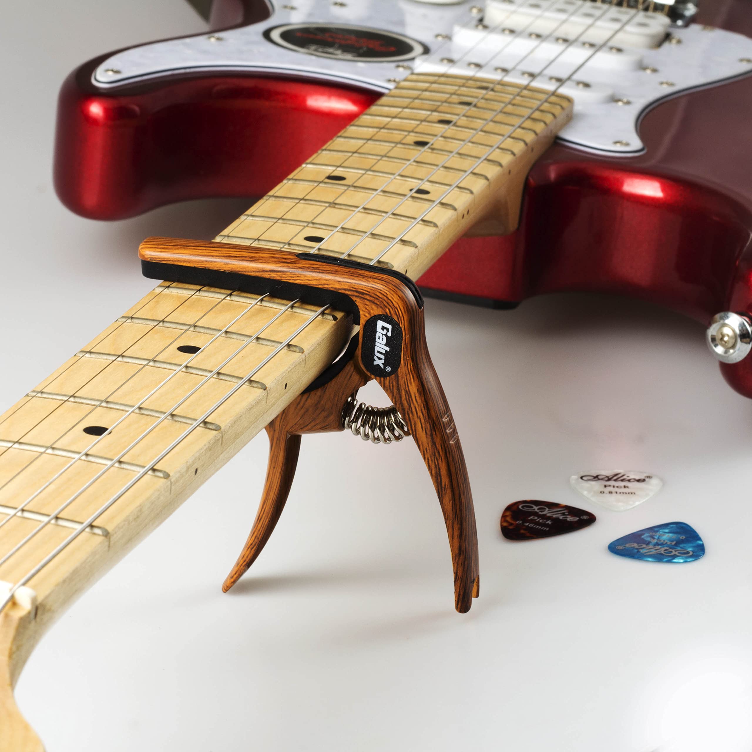 MEELAND 3in1 Guitar Capo for Acoustic and Electric Guitars Ukulele,(Picks Holder and Bridge Pins Puller and capo 3 in 1）Free 3 Picks Rosewood colour