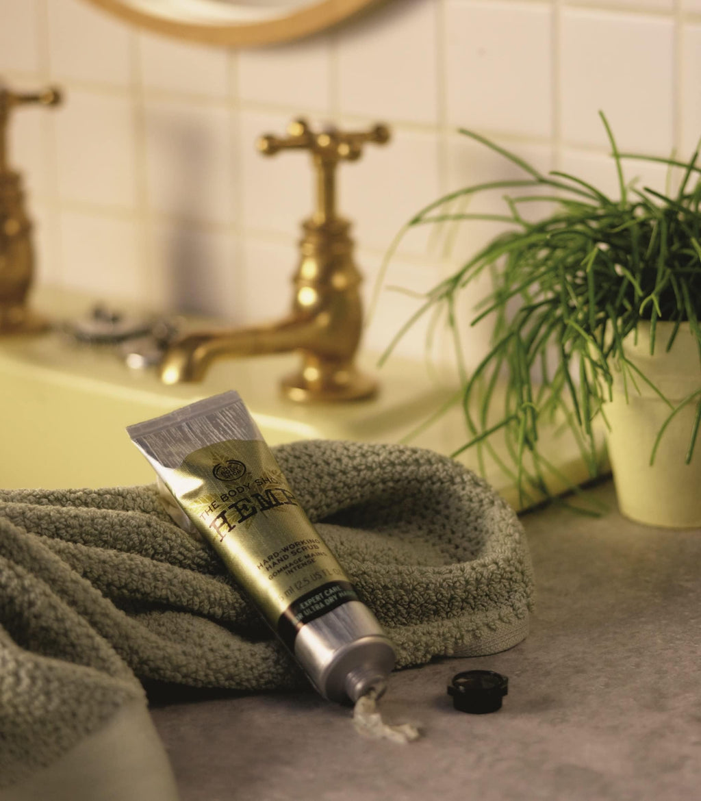 The Body Shop Hemp Hand Protector – Protecting & Hydrating Care for Ultra Dry Hands – 1 oz